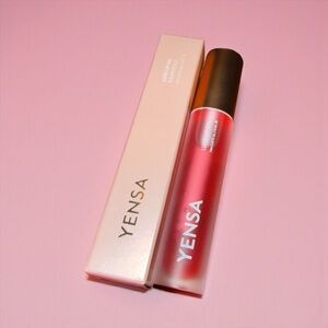 LUXE LIP NOURISHING OIL WITH HYALURONIC + VITAMIN E